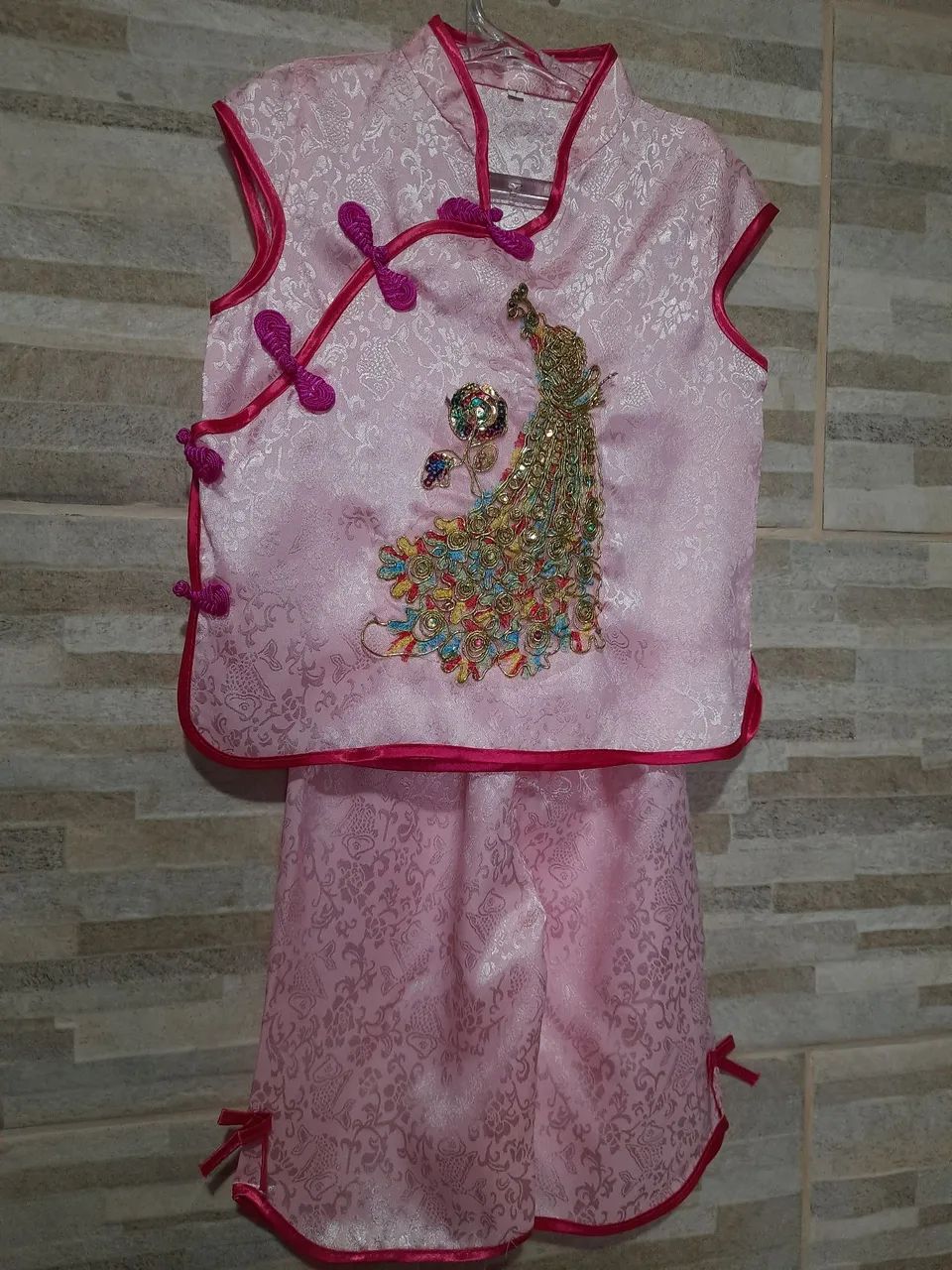 Conjunto chinês infantil com bordado de pavão - Foto 2