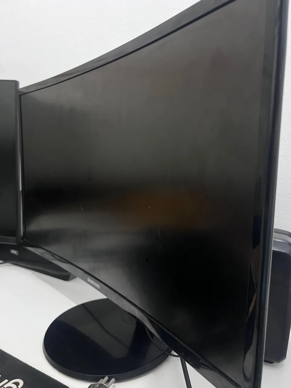 Monitor Curvo Samsung 27" FHD,
