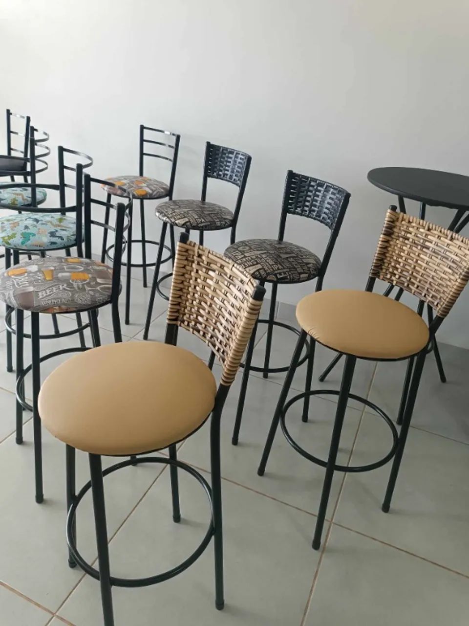 Banqueta com encosto de fibra - Foto 3