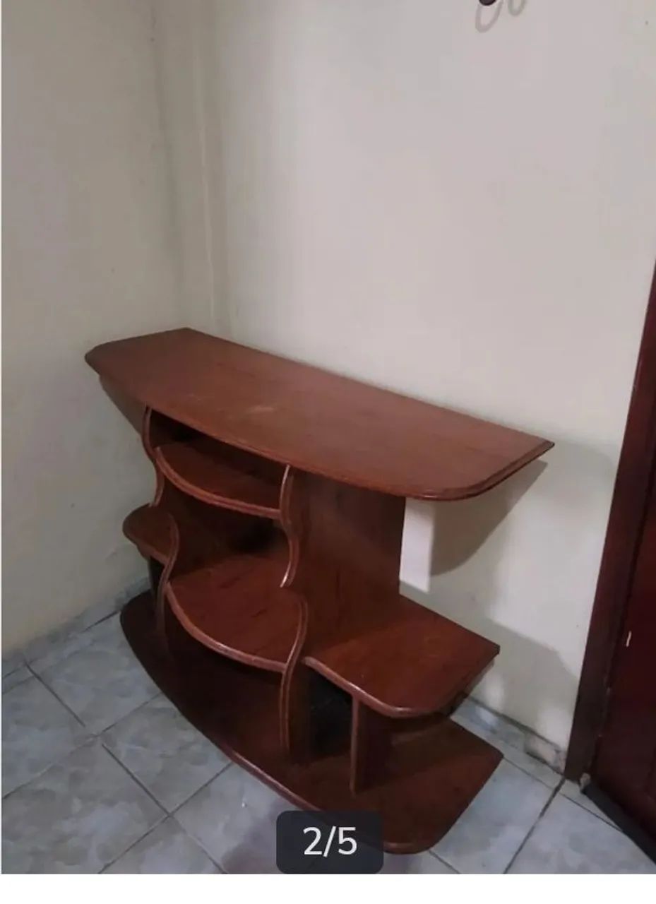 Rack de madeira com design diferenciado