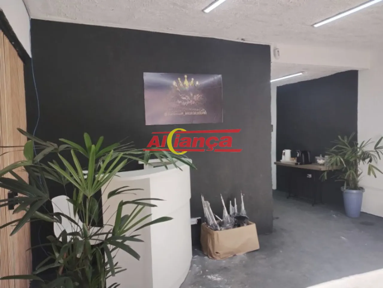 Salão comercial para alugar com 3 salas, recepção, cozinha, Vila Galvão - Guarulhos por R$