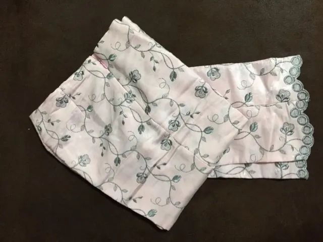 Calça feminina bordada, de cetim, tamanho P  - Foto 2