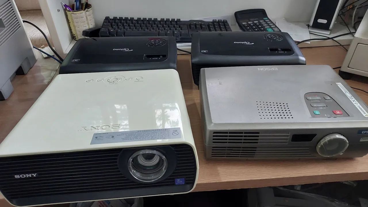 Lote de 4 Projetores - Sony, Epson e Optoma
