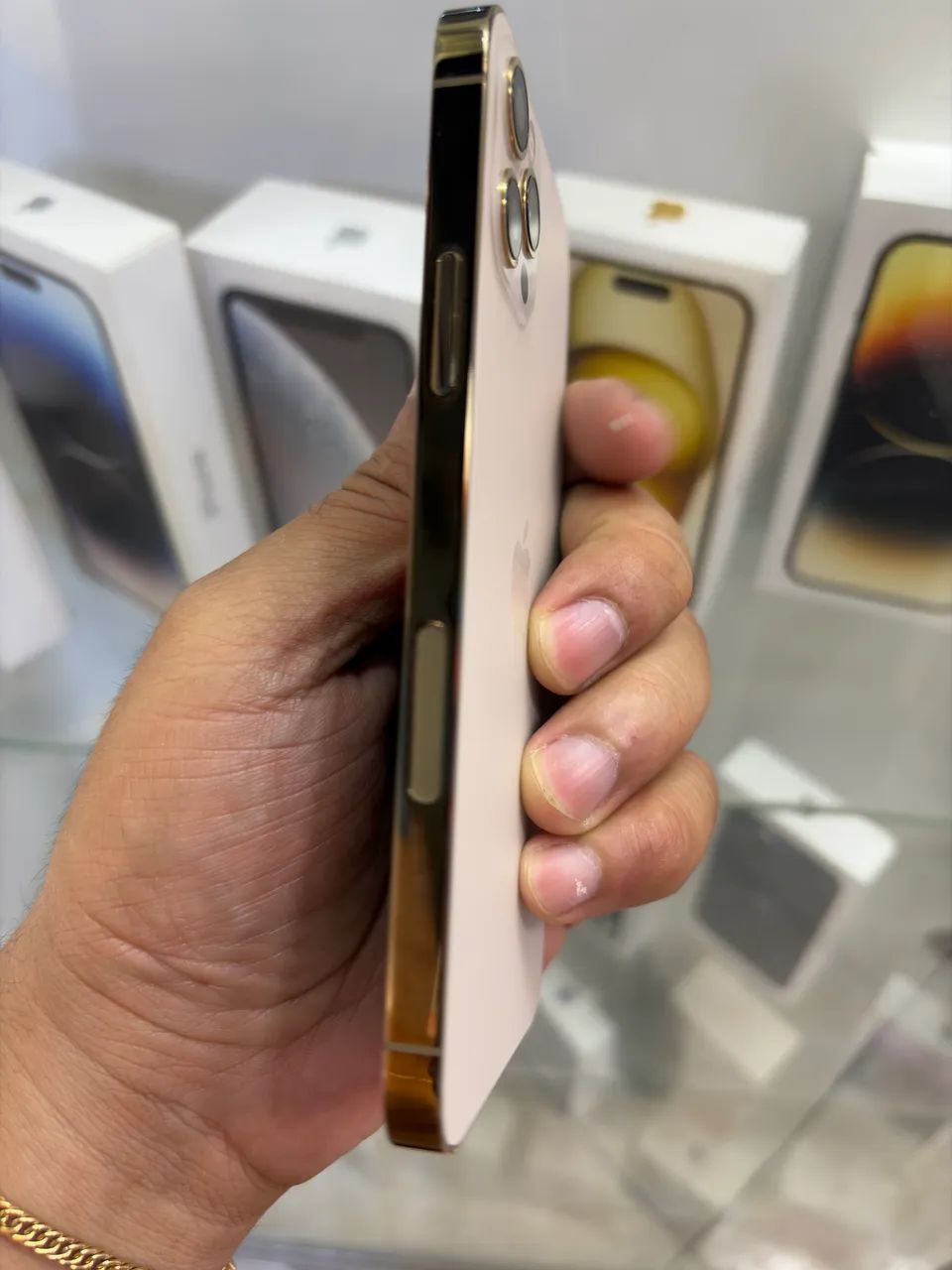 iPhone 12 Pro semi novo Gold 