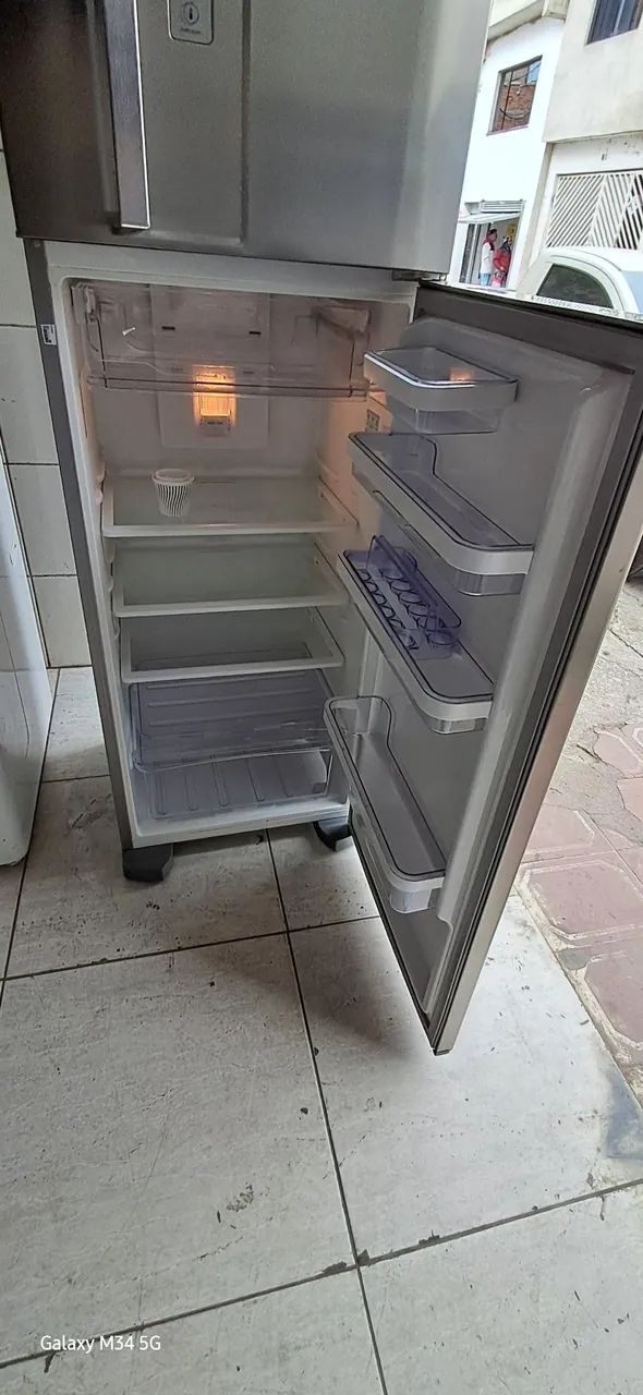 Geladeira Electrolux df36x Frost Free inox 310L  - Foto 3