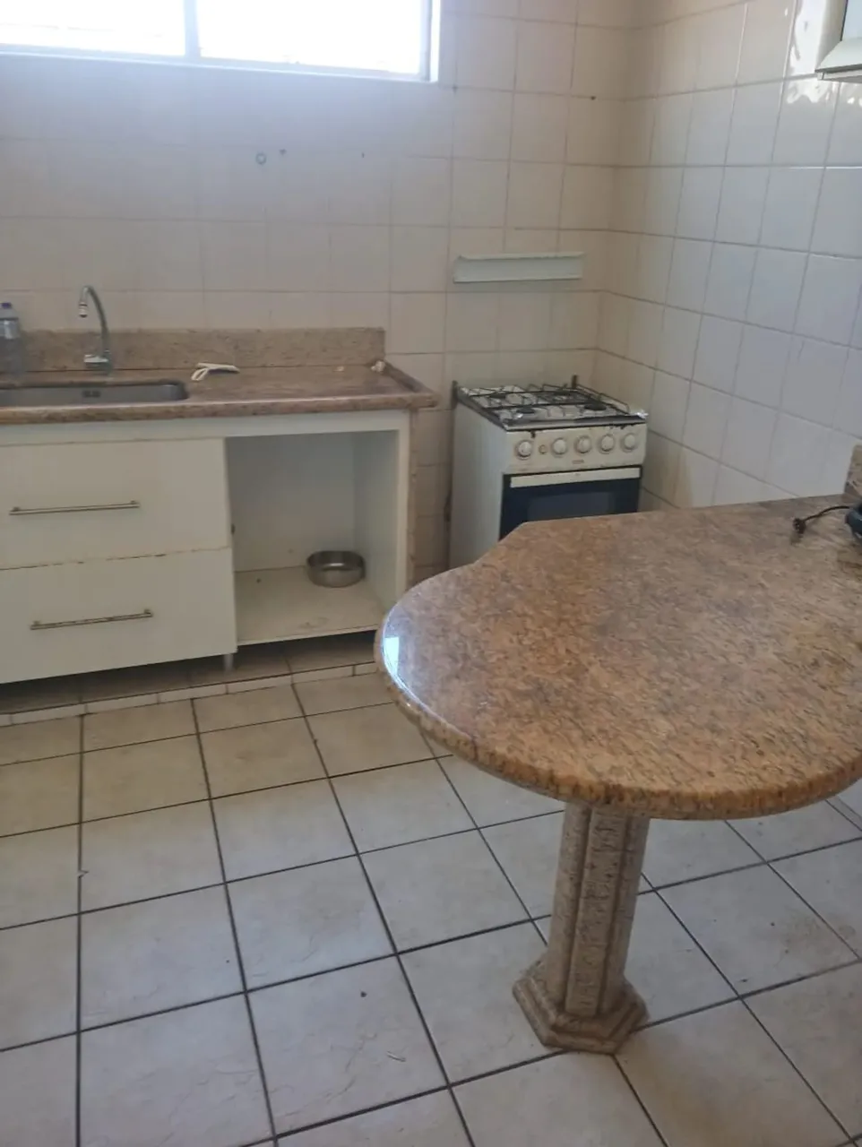 Apartamento Mobiliado com 3 Quartos, Suíte e Garagem para 2 Carros