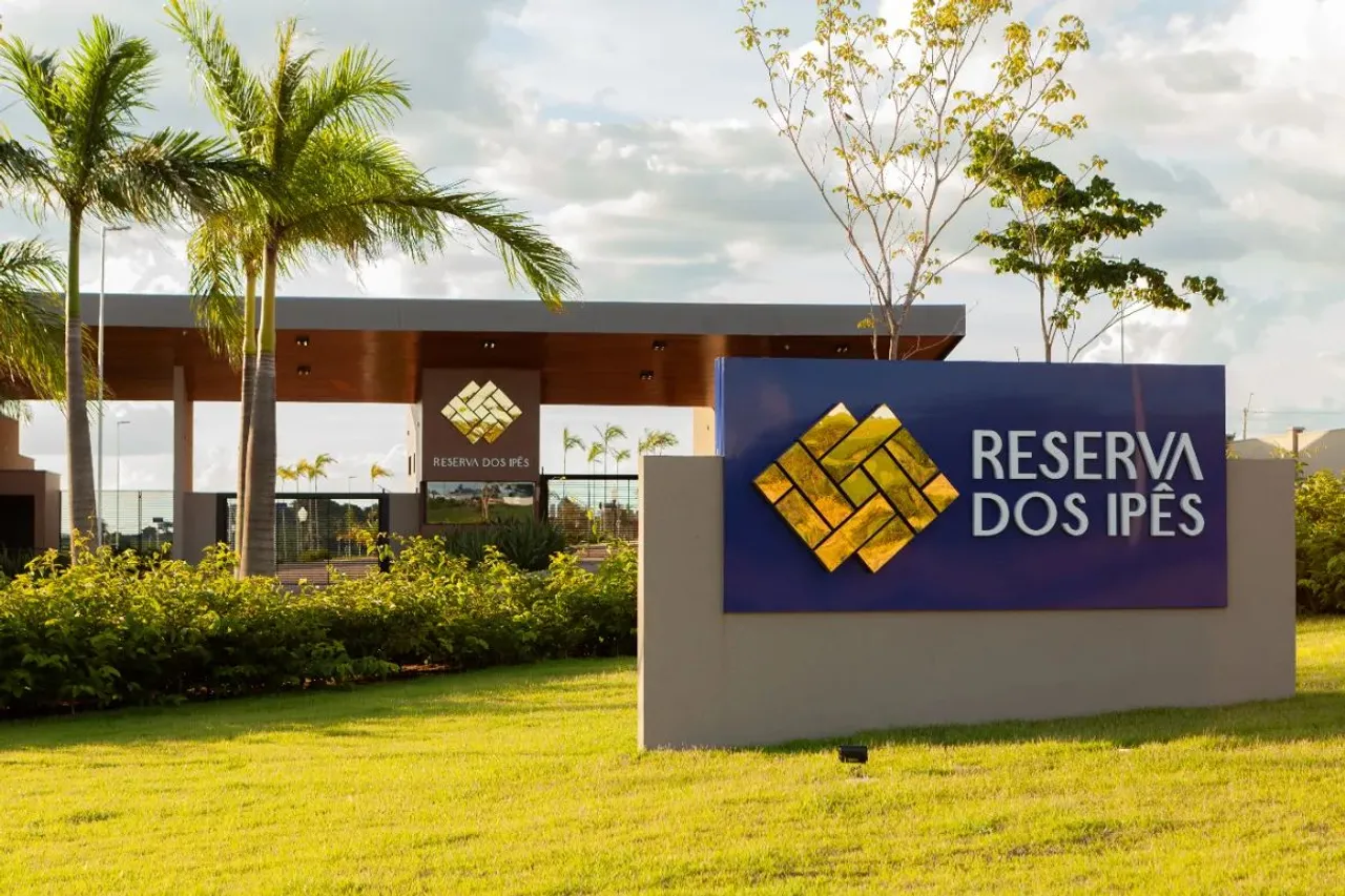 Lote em condomínio para venda, 358m²