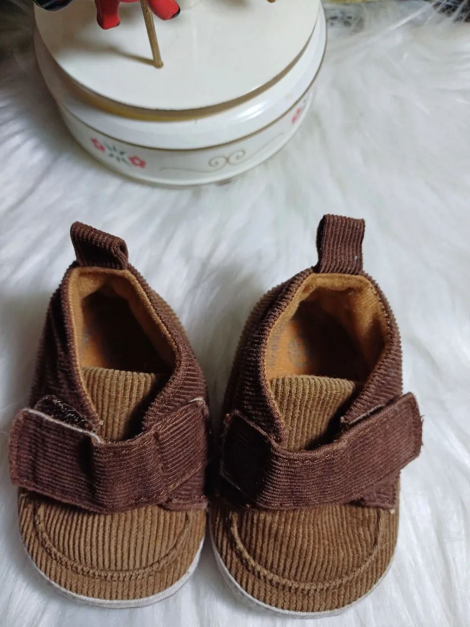 Sapatinhos de bebê Tip Top em veludo marron semi-novo - Foto 2