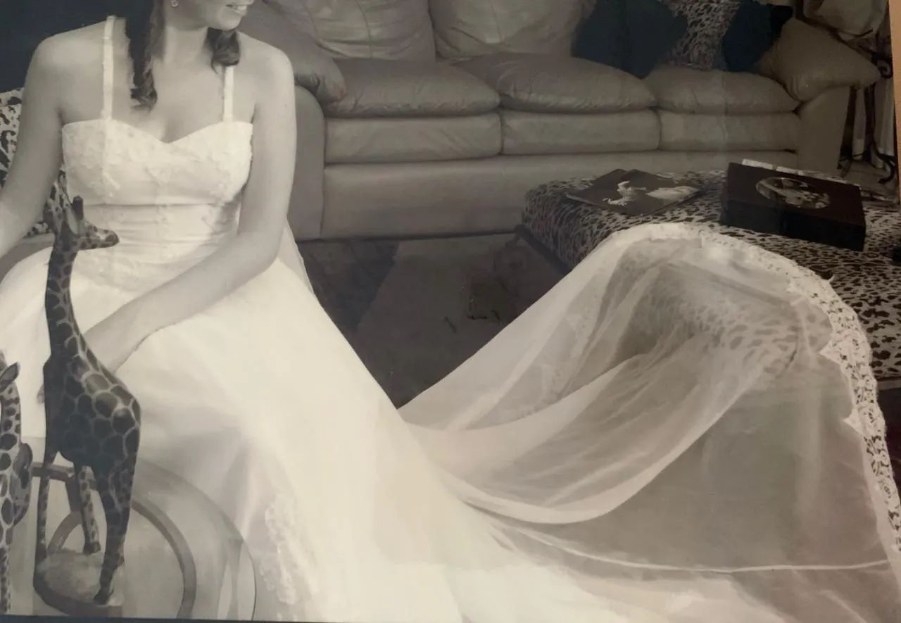 Vestido de noiva - primeira mão.  - Foto 2
