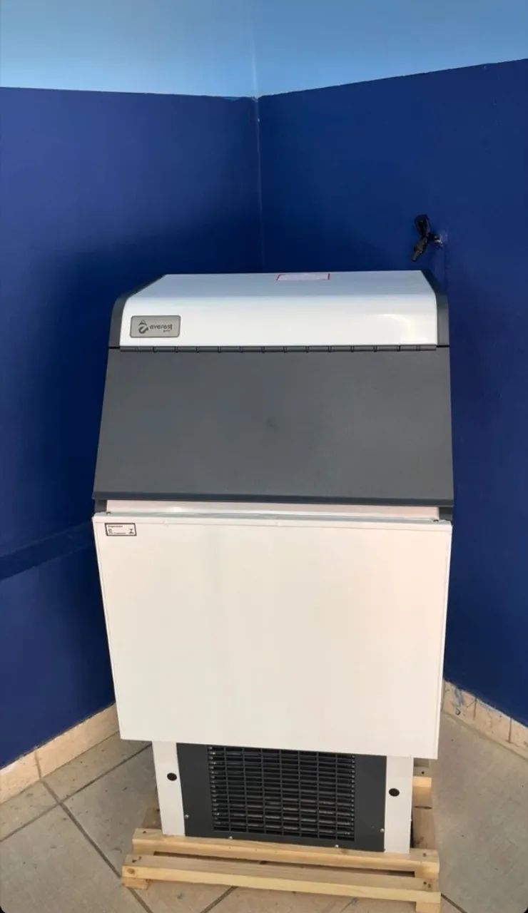 MÁQUINA DE GELO EM CUBO EVEREST