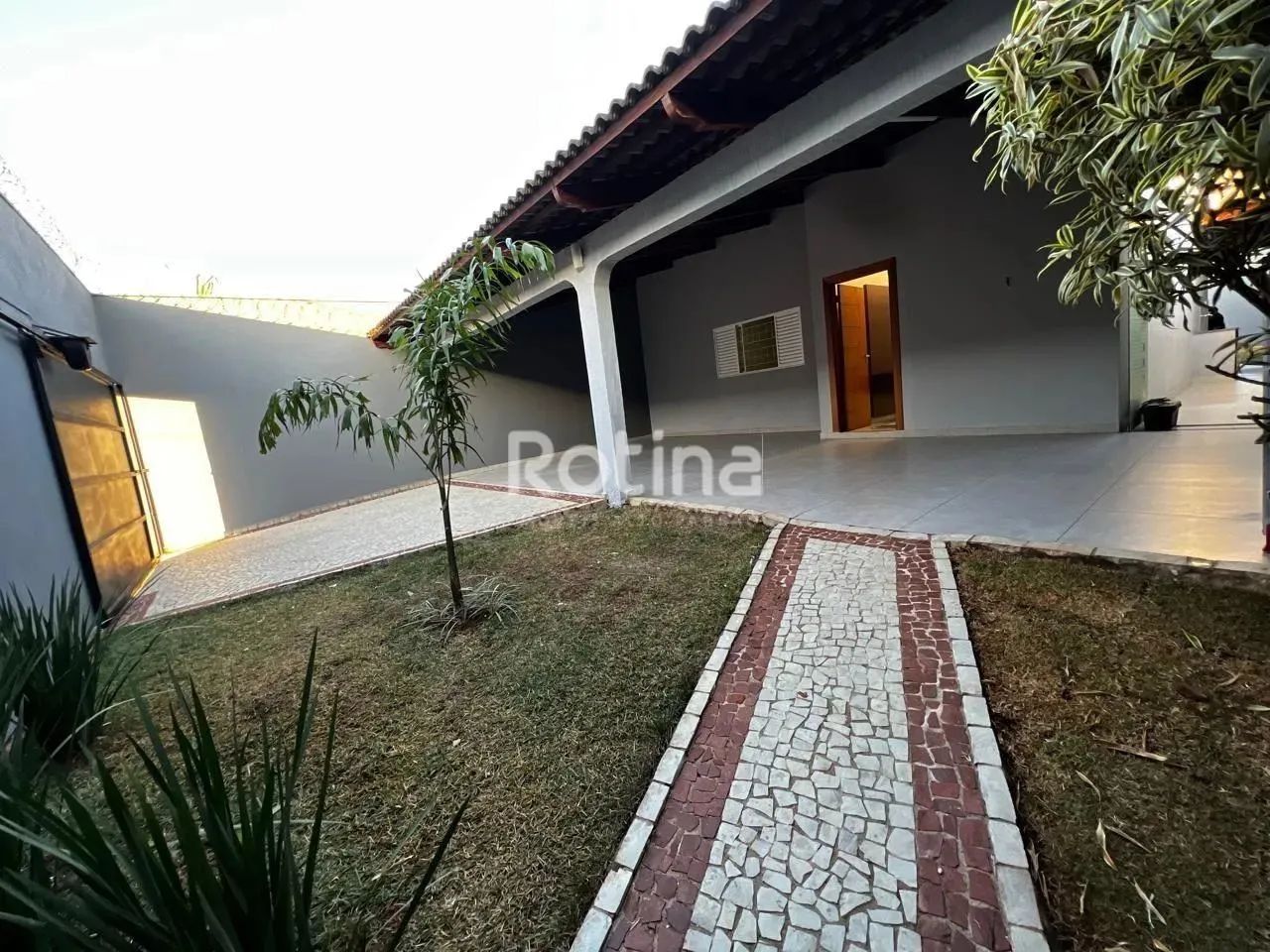Casa Residencial à Venda no Osvaldo Rezende (Uberlândia)  3 Quartos, 1 Suíte, Piscina e Ch - Foto 2