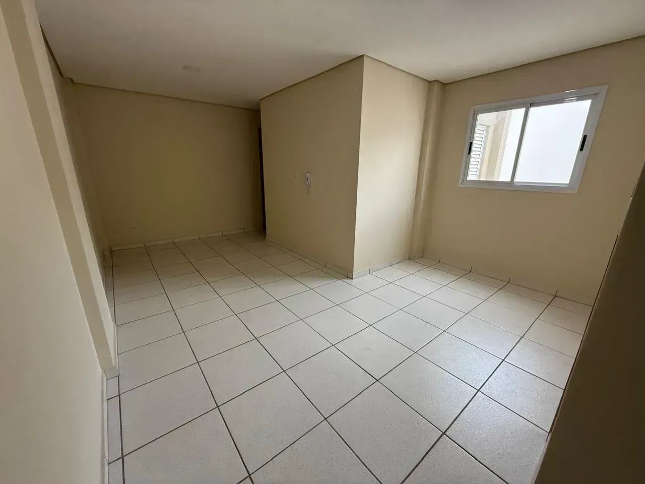 Apartamento espaçoso e bem localizado com elevador - Foto 3