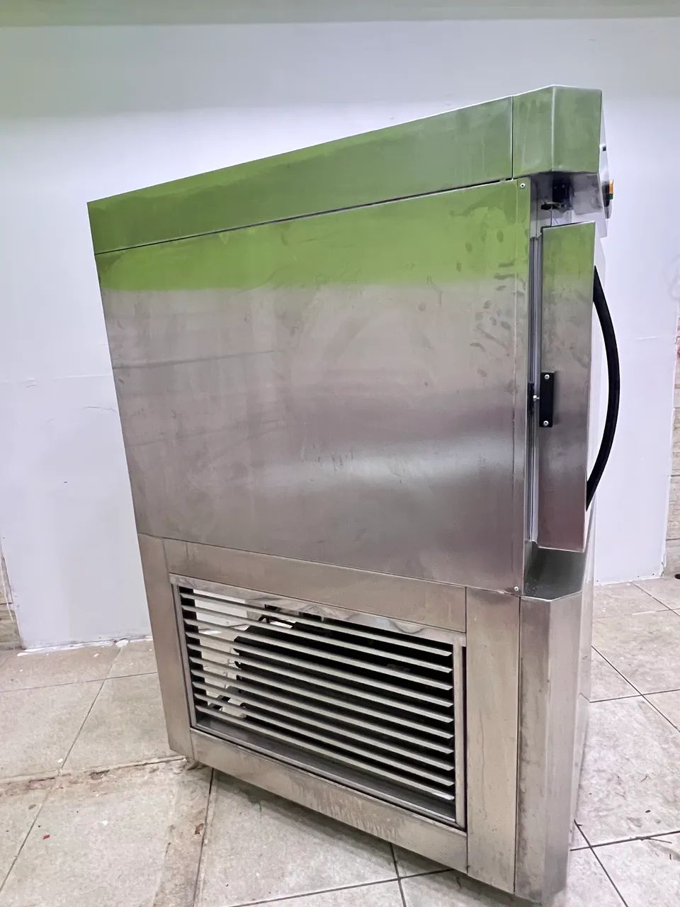 ULTRA CONGELADOR COMERCIAL EM INOX - EXCELENTE ESTADO - Foto 3