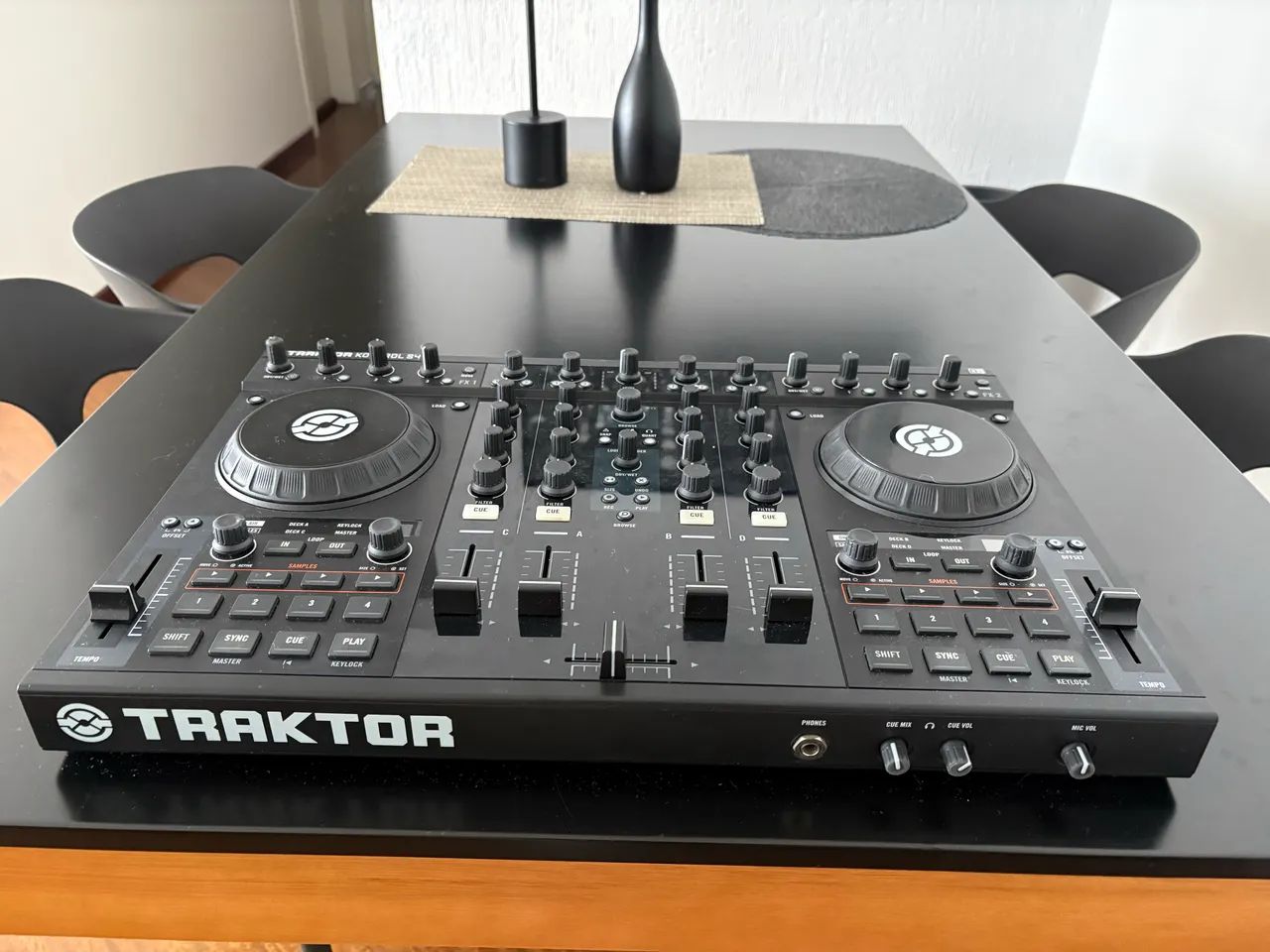Traktor Kontrol S4 MK1 Native Instruments - Revisada + Acessórios - Foto 3