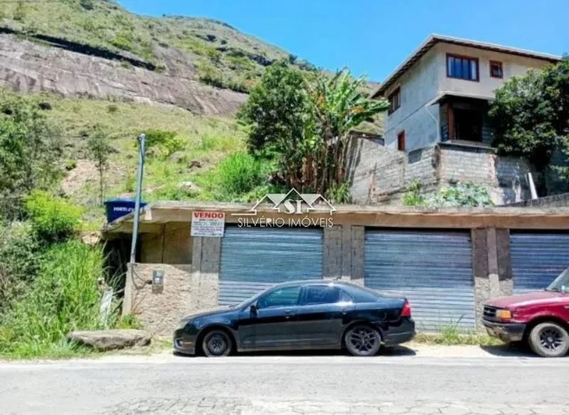 Loja- Petrópolis, Corrêas