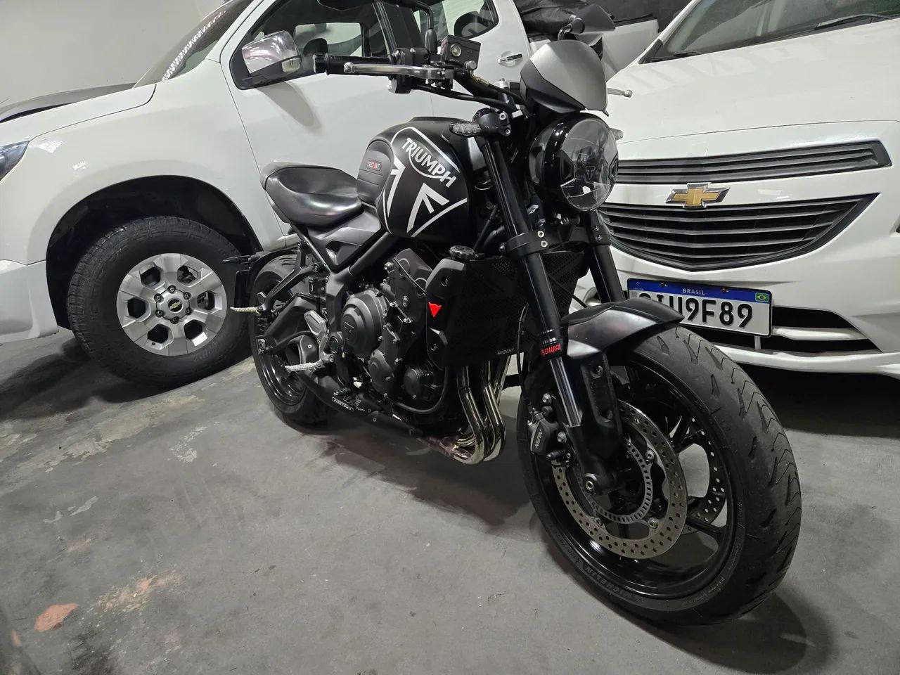 Trident 660 Black