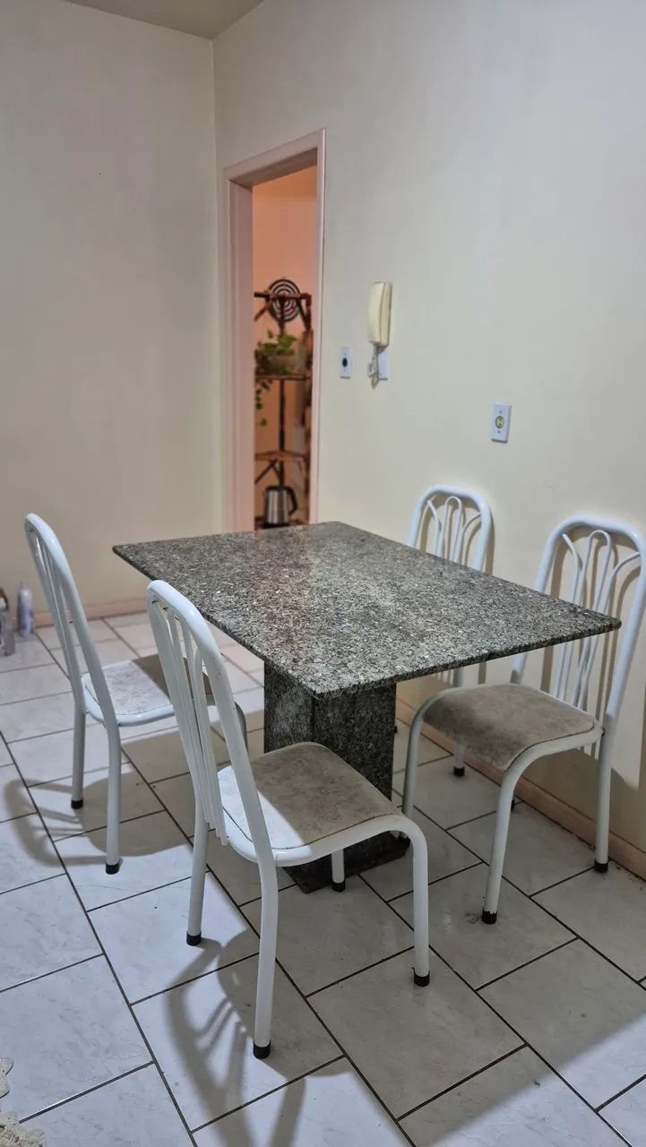 Mesa de granito com 4 cadeiras - Foto 2