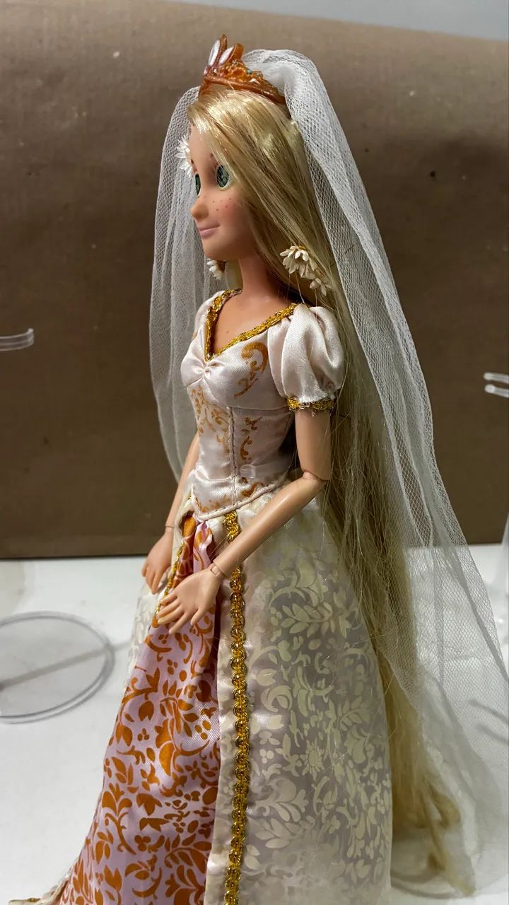 Boneca Rapunzel noiva 