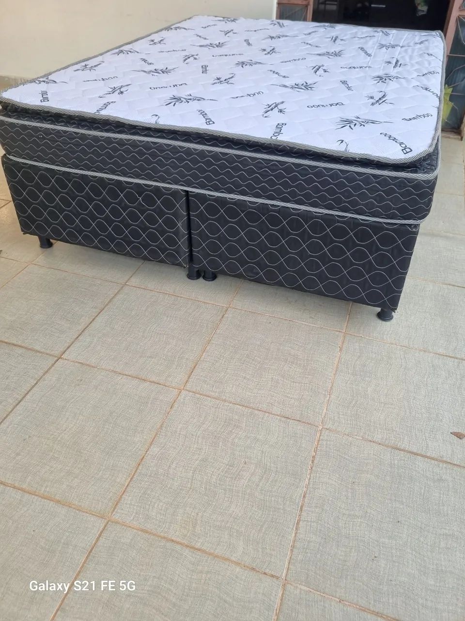 Cama Box Queen colchão molas enssacadas bem conservada Entrego  - Foto 5