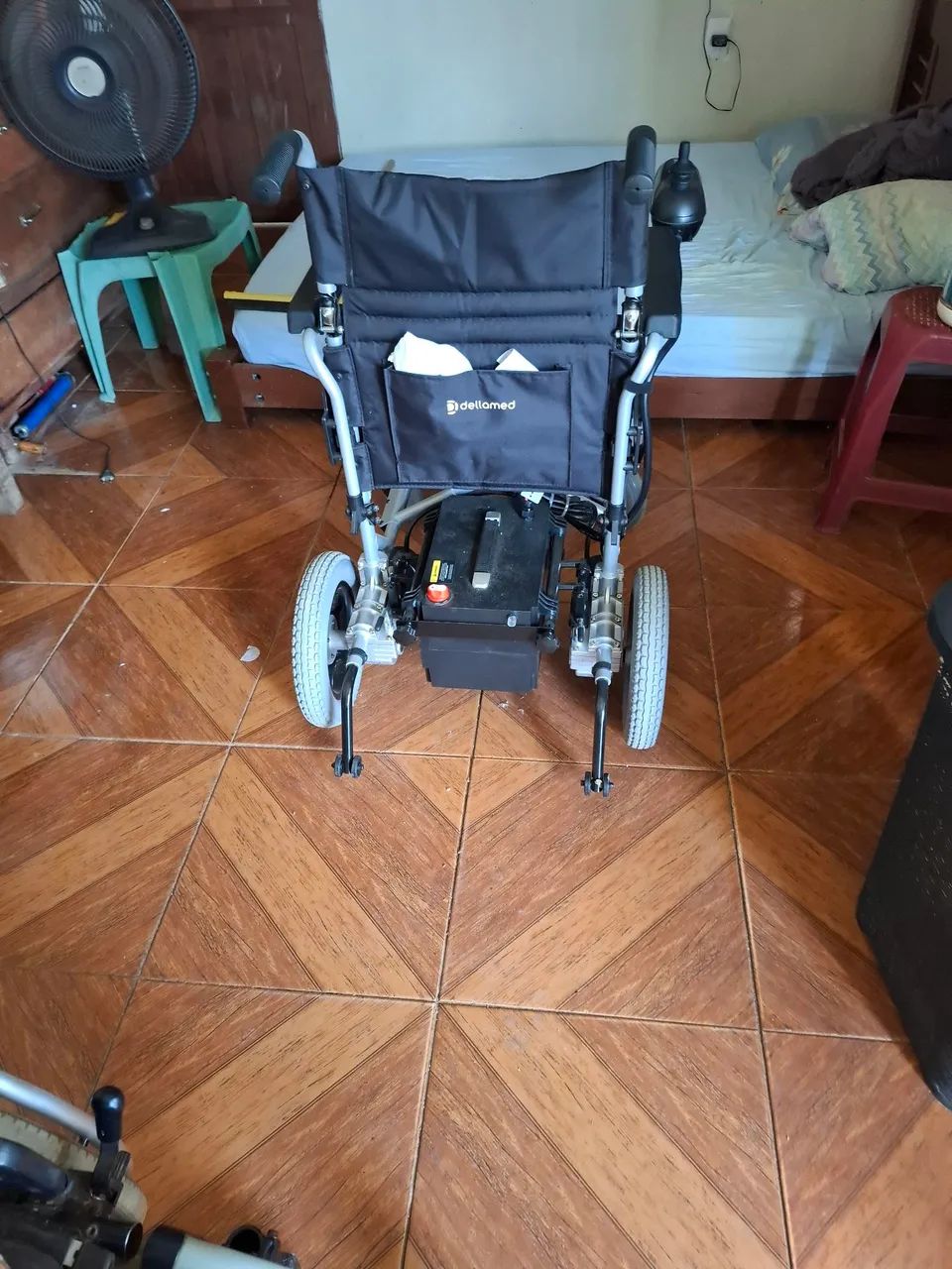 Vendo cadeira de rodas elétrica  - Foto 2