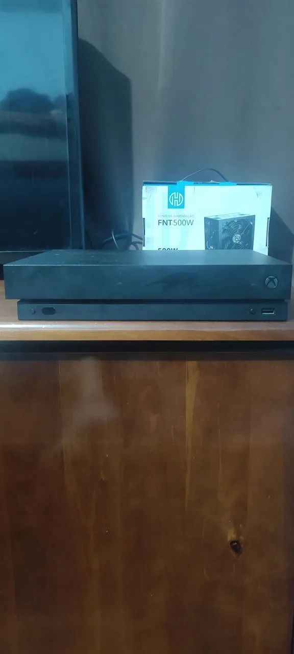 Xbox One X 1TB com defeito