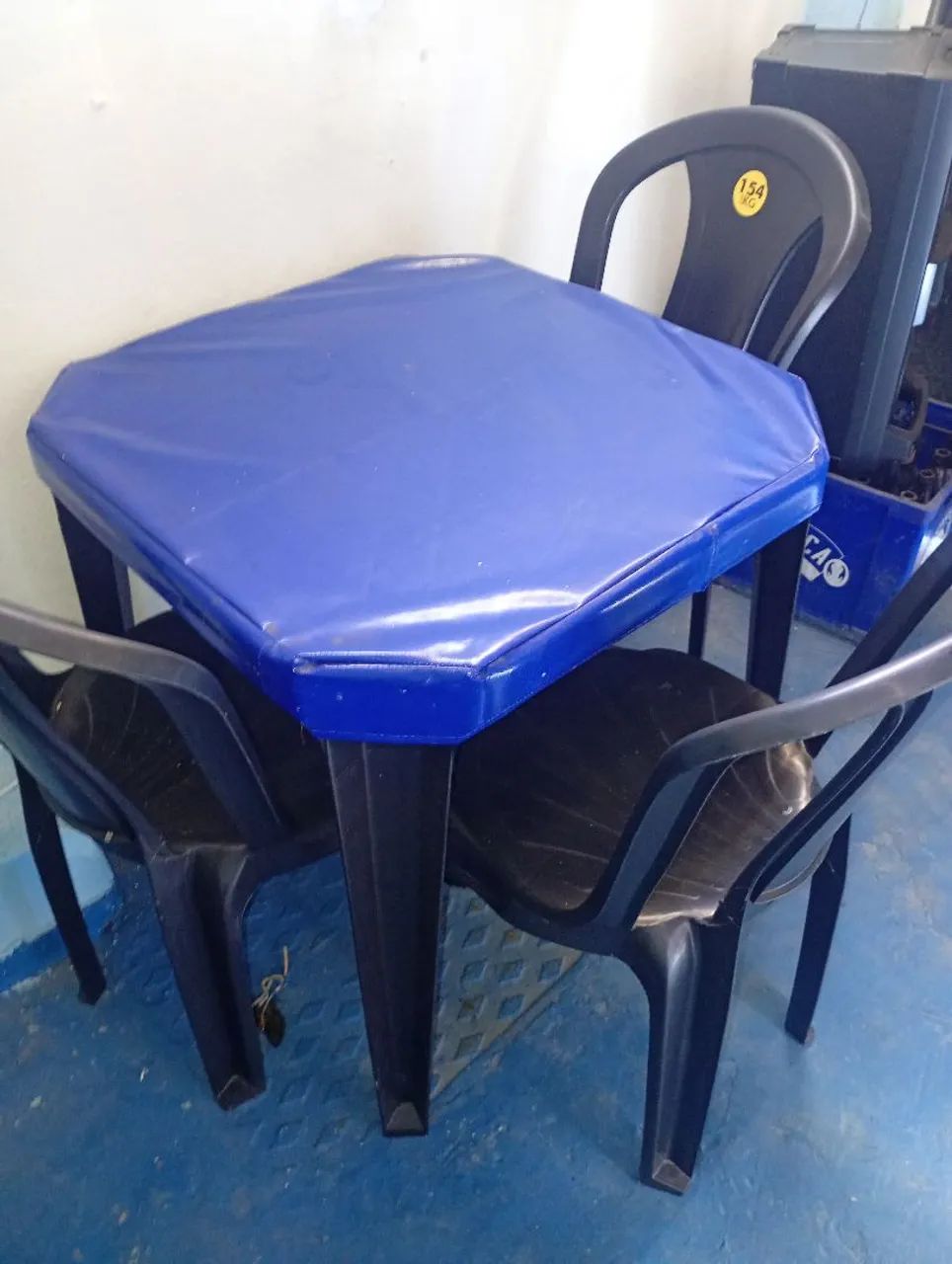 Vendo 3 jogos de mesa semi novos