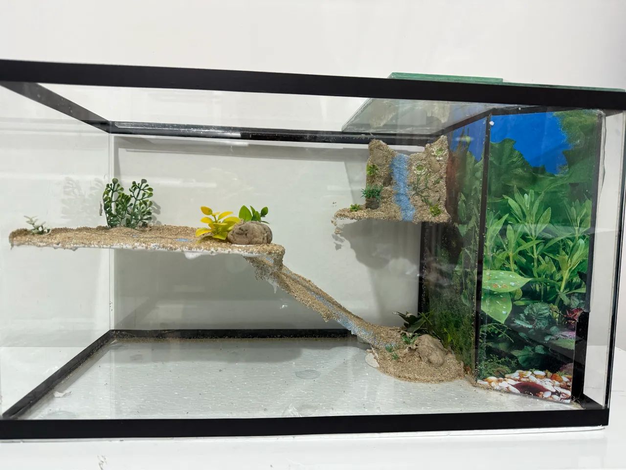 Aquaterrario novo decorado com sump de filtragem e cascata de água 