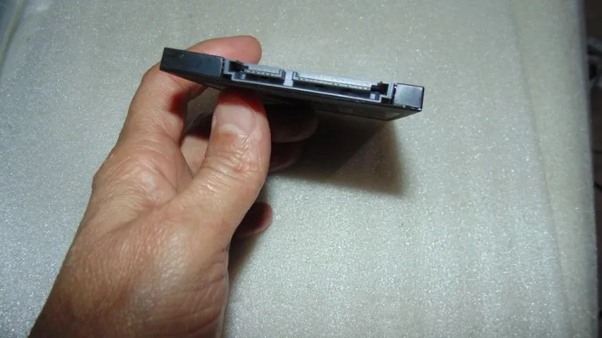 Vendo 1 SSD Plus Sandisk 2,5'' Sata 120gb - Foto 3