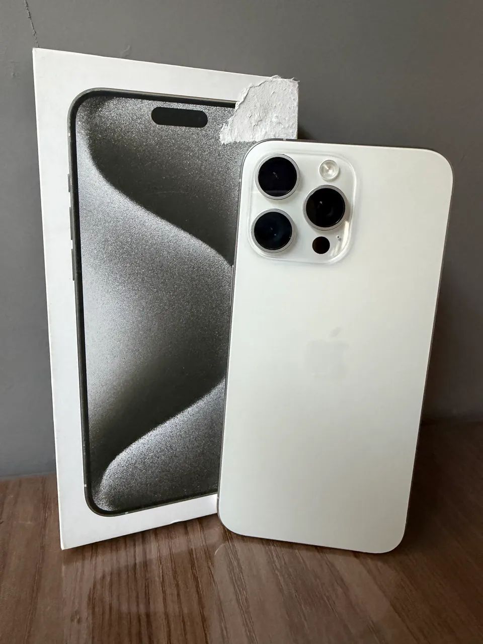 iPhone 15 Pro Max 256GB Branco  Seminovo