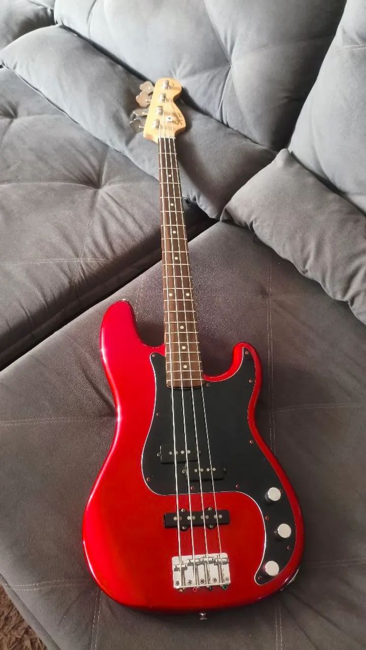 Baixo Fender Squier PB 