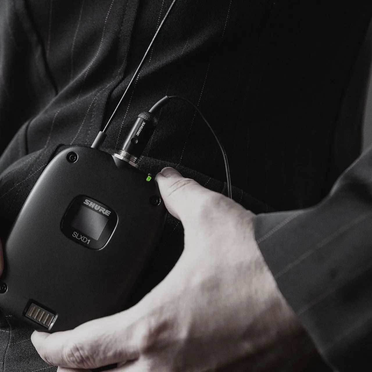 Bodypack Shure Original SLXD1 sem Fio Microfones  - Foto 4