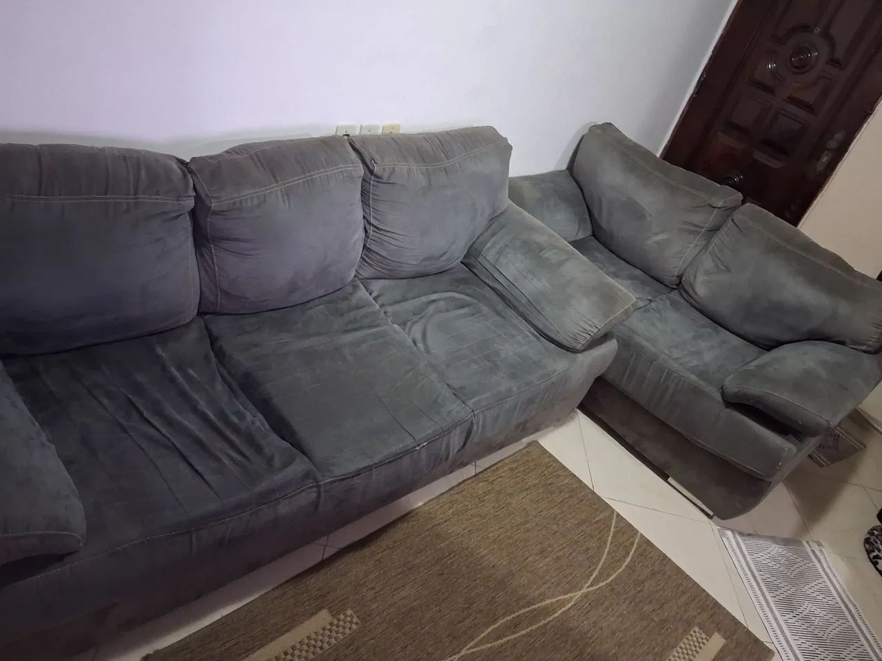 SOFÁ DE 3 e 2 LUGARES.