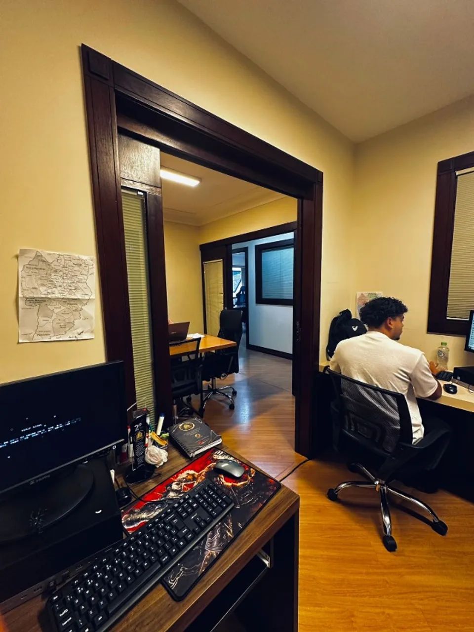 CONTRATA-SE VENDEDOR (CURITIBA/PR - CENTRO) - Foto 3