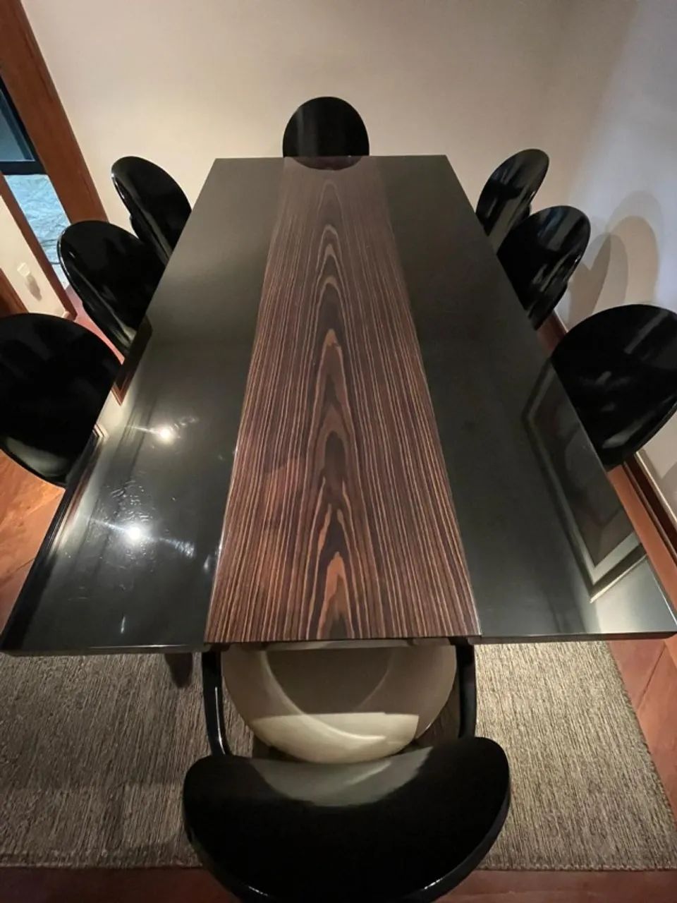 Mesa de Jantar - Laca Preta com Madeira Nobre - 8 Lugares - Foto 2
