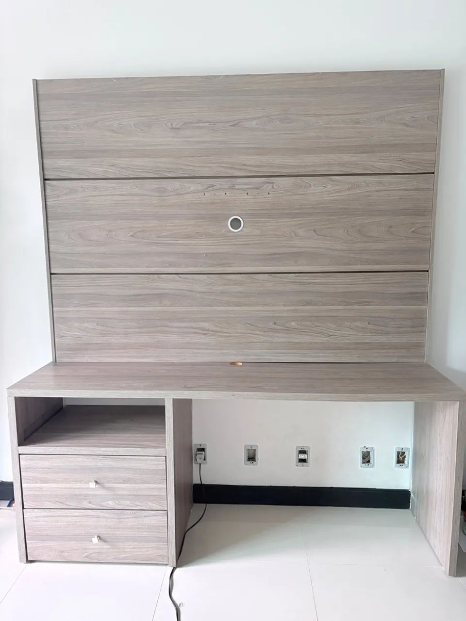Mesa Escrivaninha com painel de TV