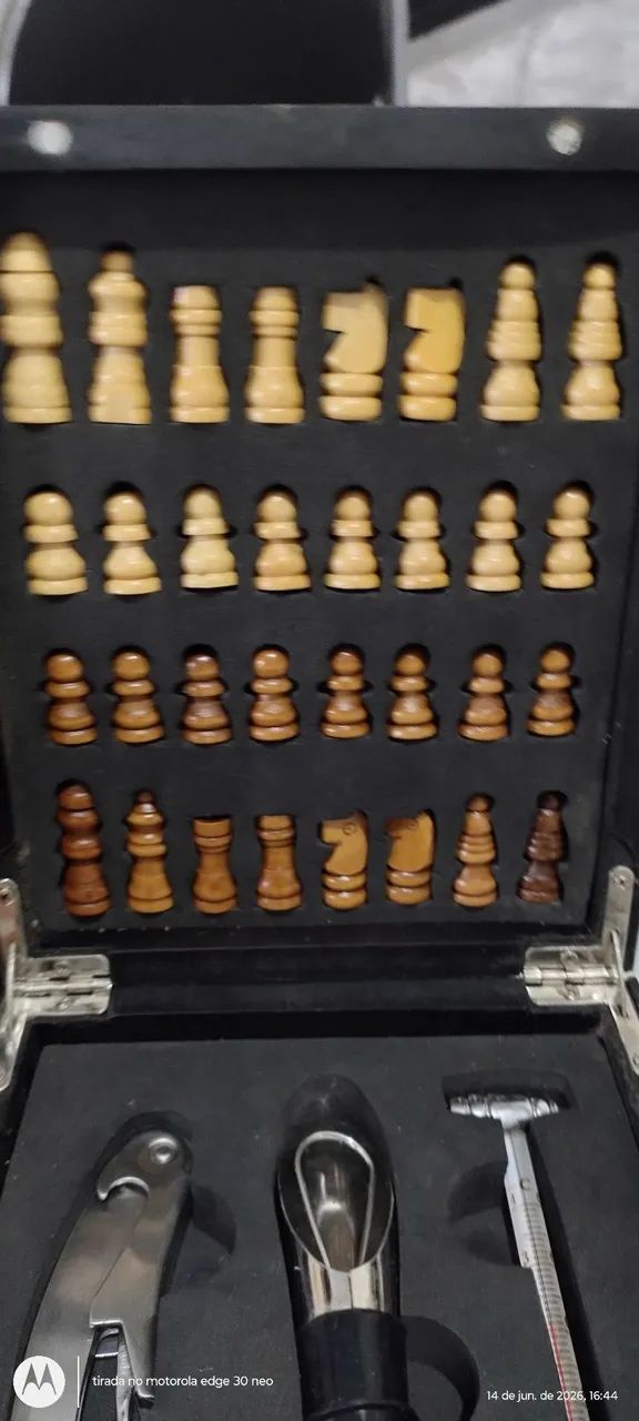 Jogo de xadrez com kit vinho - Foto 4