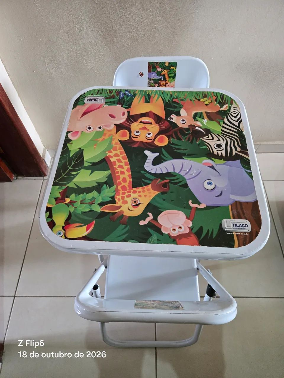 Mesa infantil + 2 cadeiras