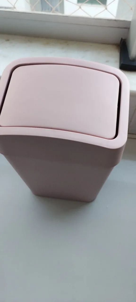 Balde de lixo  rosa para banheiro 
