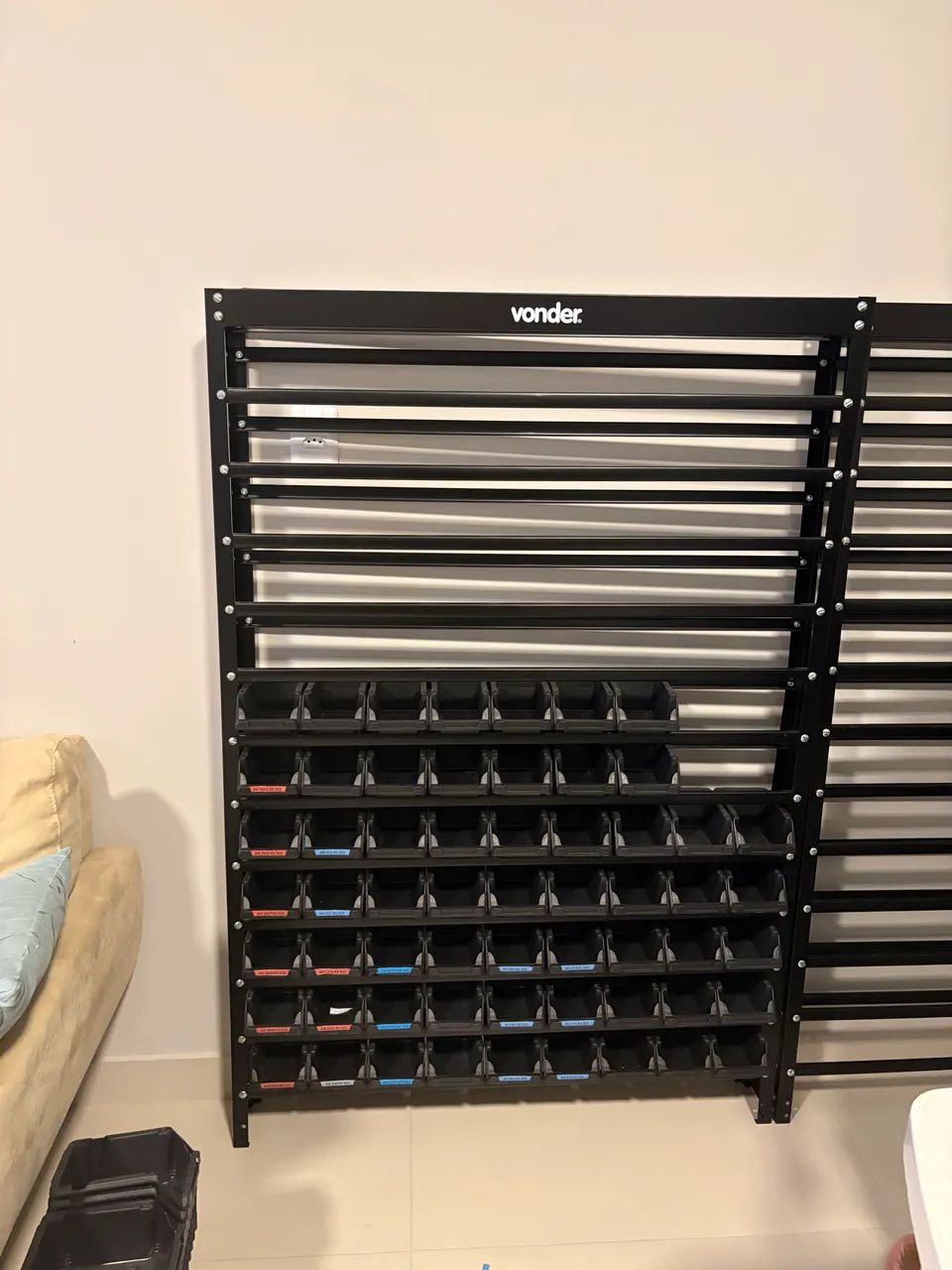 Vendo estantes de ferro com Bin