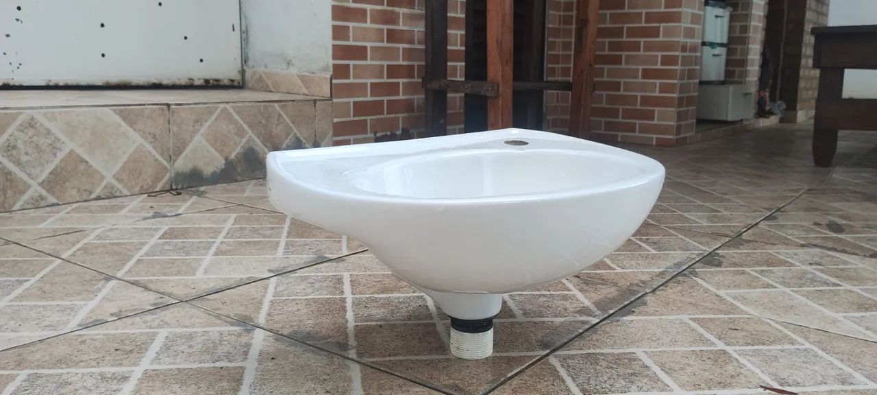 VENDO PIA SUSPENSA SEMI NOVA - R$ 60,00