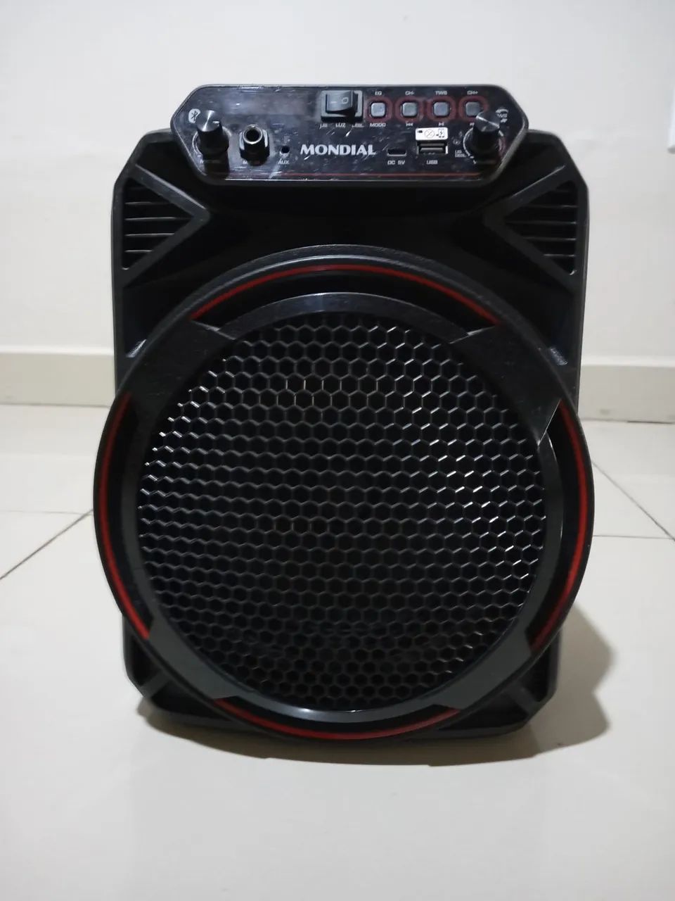 Caixa de som com Bluetooth seminova