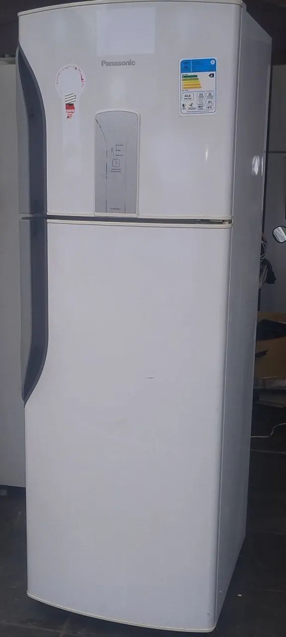 Geladeira semi nova  Panasonic Frost Free 387 litros 220 volts  