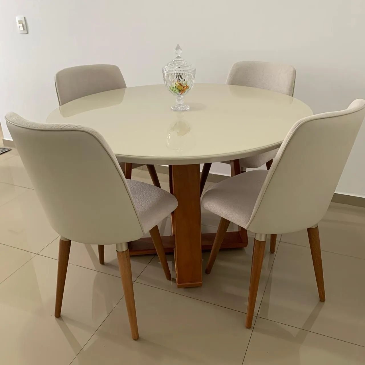 Jogo de mesa com 4 cadeiras  - Foto 4