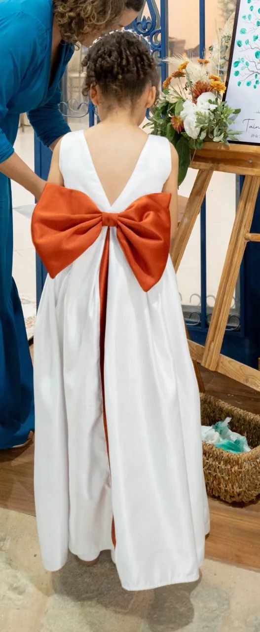 Vestido de daminha com laço terracota - Foto 2