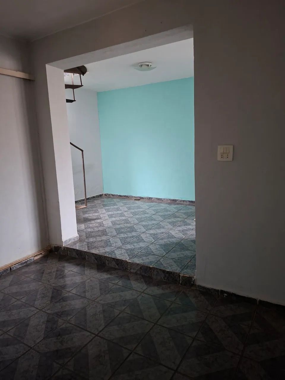 Alugo casa  só no lote