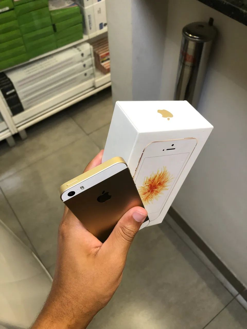 iPhone SE 1ª Ger. Gold 128GB Completo na Caixa Original