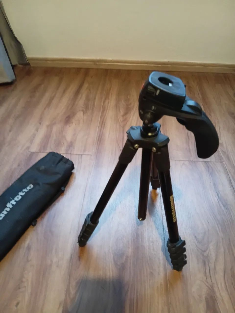 Tripé manfrotto excelente estado