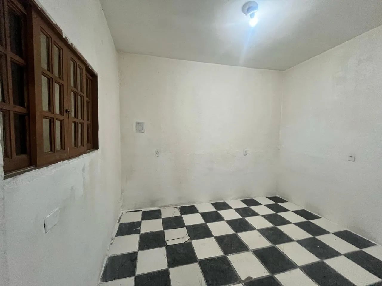 Aluga se casa com 3 cômodos . - Foto 4