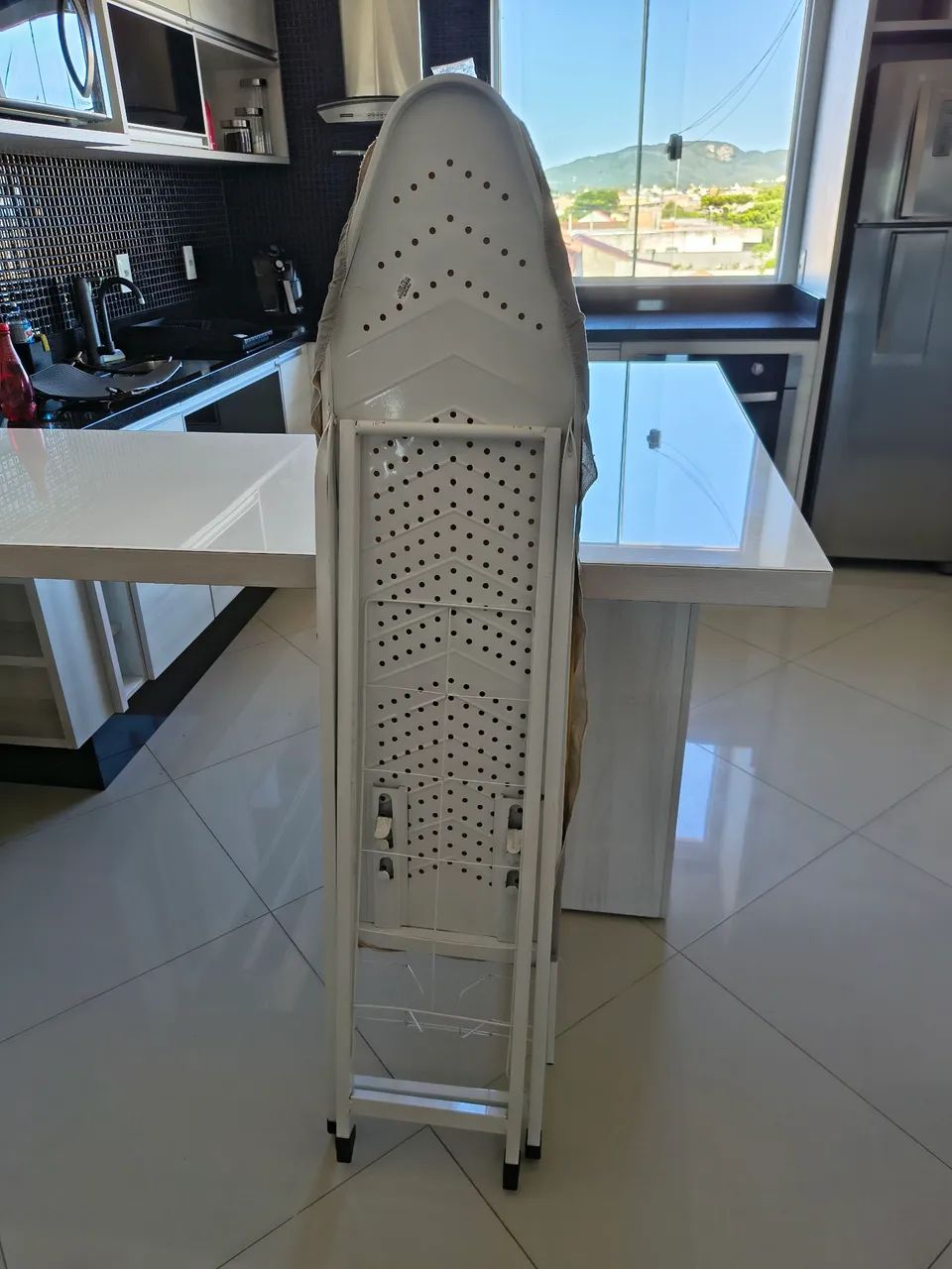 Táboa de passar roupas esmaltada com forro passa fácil  - Foto 5