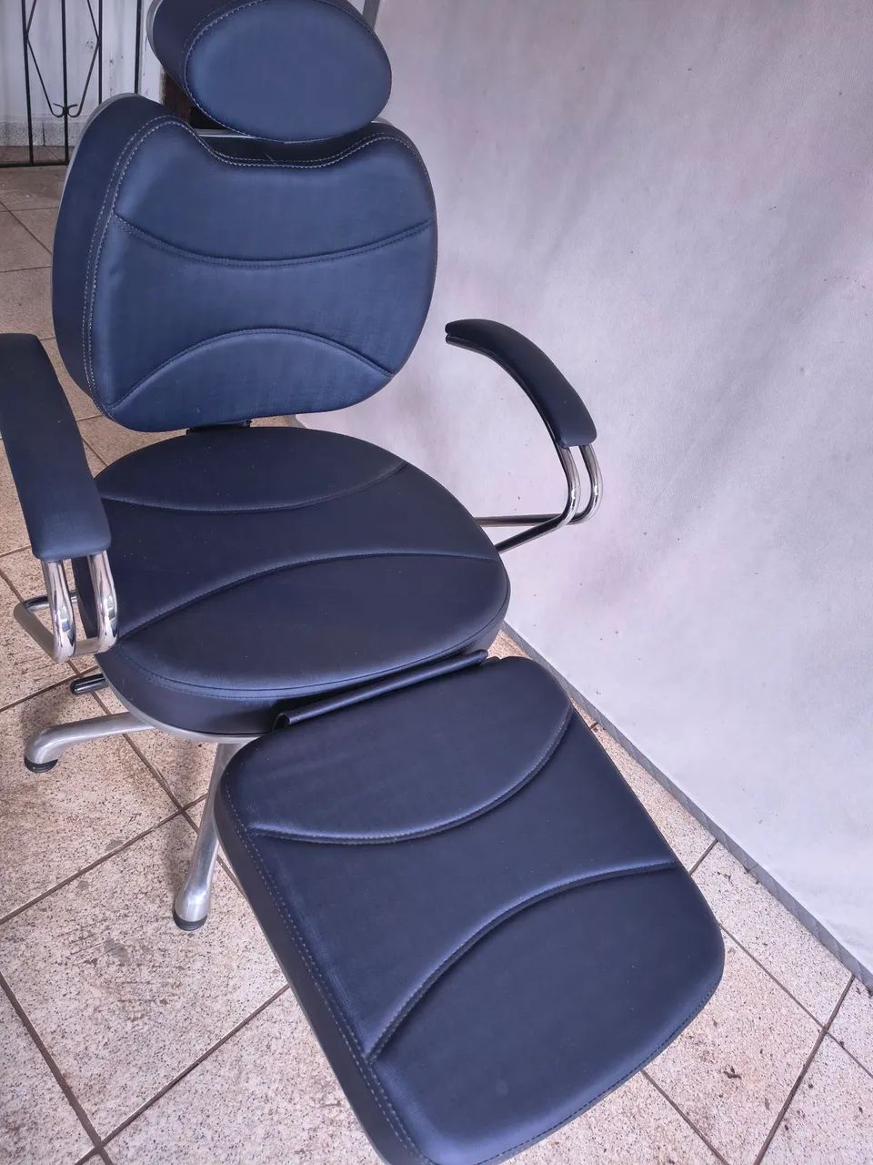 Cadeiras de barbearia duas - Foto 4